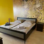 Appartement Zentrale Grosszuegige Dachterassen Whg Am Stadtpark In 15 Min Mit U-bahn Zur Messe Neurenberg