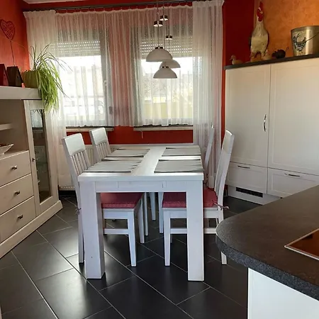 Apartment Zentrale Grosszuegige Dachterassen Whg Am Stadtpark In 15 Min Mit U-bahn Zur Messe *