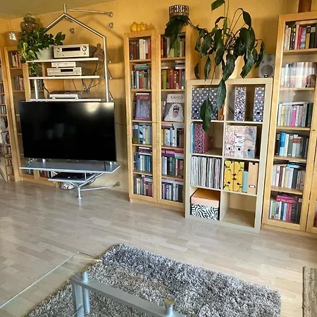 Apartment Zentrale Grosszuegige Dachterassen Whg Am Stadtpark In 15 Min Mit U-bahn Zur Messe *