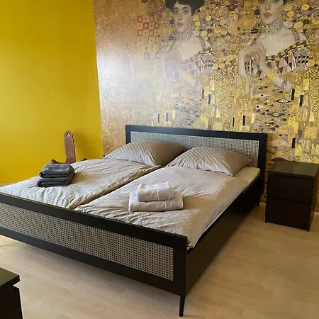 Apartment Zentrale Grosszuegige Dachterassen Whg Am Stadtpark In 15 Min Mit U-bahn Zur Messe Nuremberg